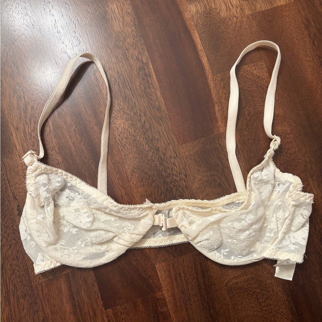 Victoria’s Secret 1960 Lace Bra